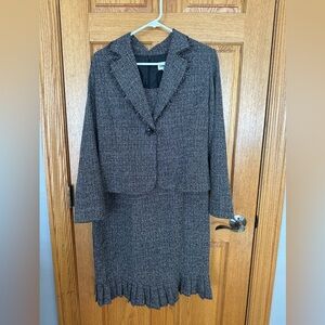 Vintage Y2K Danny & Nicole 2 pc skirt suit. Size 12